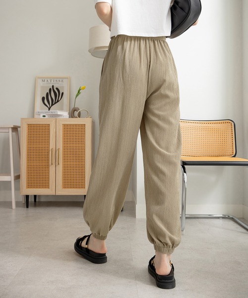 CHAN ME(チャンミ)の「ふくれジャガードジョガーパンツ(その他パンツ・レディース・ブラック/ベージュ/ブルー・MEDIUM/LARGE/X-LARGE)」の7枚目の写真
