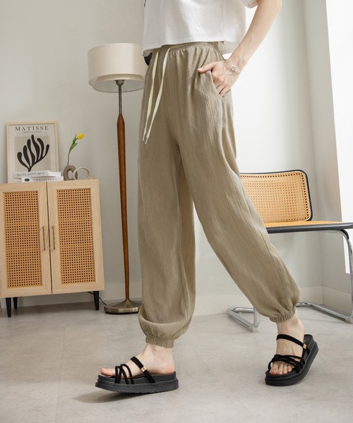 CHAN ME(チャンミ)の「ふくれジャガードジョガーパンツ(その他パンツ・レディース・ブラック/ベージュ/ブルー・MEDIUM/LARGE/X-LARGE)」の4枚目の写真