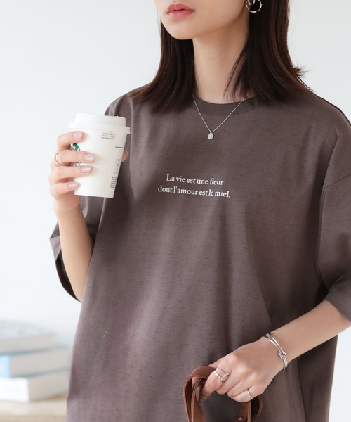 SUNFLOWER EIGHT(サンフラワーエイト)の「ドライタッチ ロゴTシャツ(Tシャツ/カットソー・レディース・グレイッシュベージュ/チャコール/ブラック/ブラウン・FREE)」の3枚目の写真