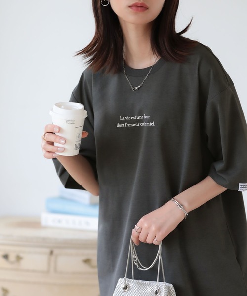SUNFLOWER EIGHT(サンフラワーエイト)の「ドライタッチ ロゴTシャツ(Tシャツ/カットソー・レディース・グレイッシュベージュ/チャコール/ブラック/ブラウン・FREE)」の2枚目の写真