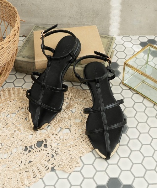 Fabby fabby（ファビィーファビィー）の「ネックベルトストラップフラットサンダル（サンダル・レディース・オフホワイト/ブラック/シルバー・LARGE/SMALL/MEDIUM）」の5枚目の写真