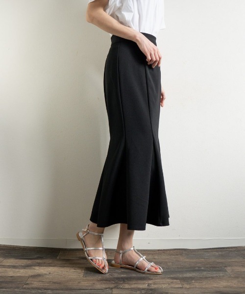 Fabby fabby（ファビィーファビィー）の「ネックベルトストラップフラットサンダル（サンダル・レディース・オフホワイト/ブラック/シルバー・LARGE/SMALL/MEDIUM）」の16枚目の写真