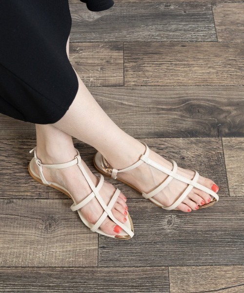 Fabby fabby（ファビィーファビィー）の「ネックベルトストラップフラットサンダル（サンダル・レディース・オフホワイト/ブラック/シルバー・LARGE/SMALL/MEDIUM）」の13枚目の写真