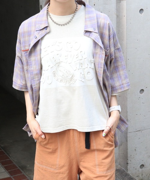 DOUBLE NAME（ダブルネーム）の「ピグメント加工エンボスロゴTEE/ユニセックス（Tシャツ/カットソー・レディース・ベージュ/スミクロ/グリーン・FREE）」の18枚目の写真