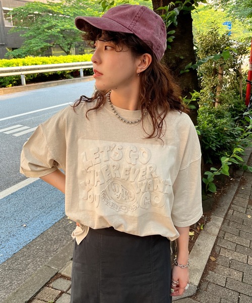 DOUBLE NAME（ダブルネーム）の「ピグメント加工エンボスロゴTEE/ユニセックス（Tシャツ/カットソー・レディース・ベージュ/スミクロ/グリーン・FREE）」の6枚目の写真