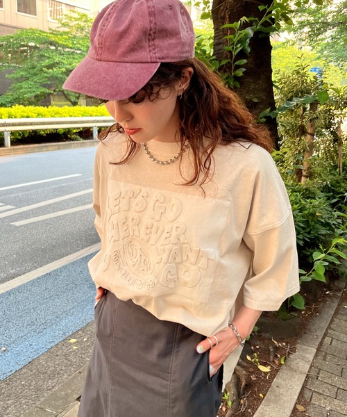 DOUBLE NAME（ダブルネーム）の「ピグメント加工エンボスロゴTEE/ユニセックス（Tシャツ/カットソー・レディース・ベージュ/スミクロ/グリーン・FREE）」の5枚目の写真