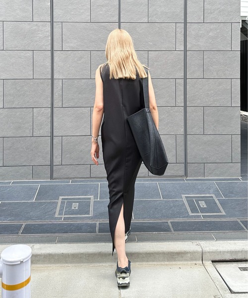 feepur(フェピュール)の「Uネックナローワンピース(ワンピース・レディース・グレー/アイボリー/ブラック・SMALL/MEDIUM)」の6枚目の写真