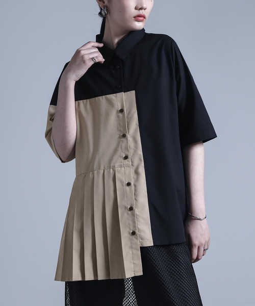 kOhAKU（コハク）の「『配色プリーツシャツ』（シャツ/ブラウス・レディース・オフホワイト/ブラック・2/1）」の2枚目の写真
