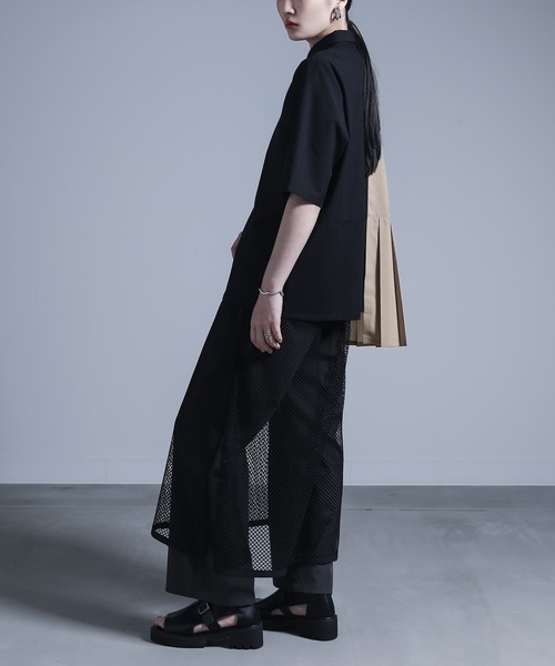 kOhAKU（コハク）の「『配色プリーツシャツ』（シャツ/ブラウス・レディース・オフホワイト/ブラック・2/1）」の13枚目の写真