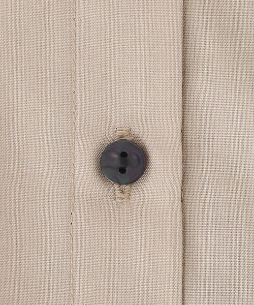 kOhAKU（コハク）の「『配色プリーツシャツ』（シャツ/ブラウス・レディース・オフホワイト/ブラック・2/1）」の6枚目の写真