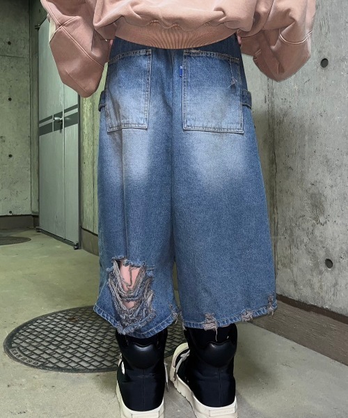 XU(エックスユー)の「ストリートファッション XU エックスユー damage half denim pants ダメージハーフデニムパンツ ダメージジーンズ ダメージパンツ ダブルニー フリンジパンツ ジーパン 韓国ファッション 韓国ストリート(デニムパンツ・メンズ・ブルー・ONE SIZE)」の9枚目の写真