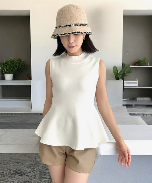 Julia Boutique(ジュリアブティック)の「ベルト付フェイクレザーハイウエストショートパンツ(その他パンツ・レディース・ブラック/ベージュ/アイボリー・ONE)」の15枚目の写真