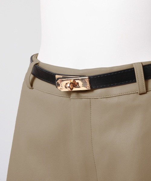 Julia Boutique(ジュリアブティック)の「ベルト付フェイクレザーハイウエストショートパンツ(その他パンツ・レディース・ブラック/ベージュ/アイボリー・ONE)」の20枚目の写真