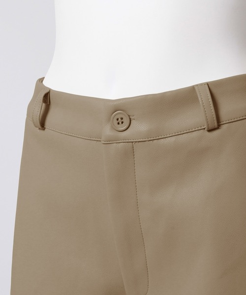Julia Boutique(ジュリアブティック)の「ベルト付フェイクレザーハイウエストショートパンツ(その他パンツ・レディース・ブラック/ベージュ/アイボリー・ONE)」の21枚目の写真