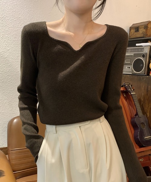 Girly Doll(ガーリードール)の「キーネック長袖リブニット(ニット/セーター・レディース・カーキ/ブラウン/ベージュ/ブラック/キャメル/ホワイト・FREE)」の2枚目の写真