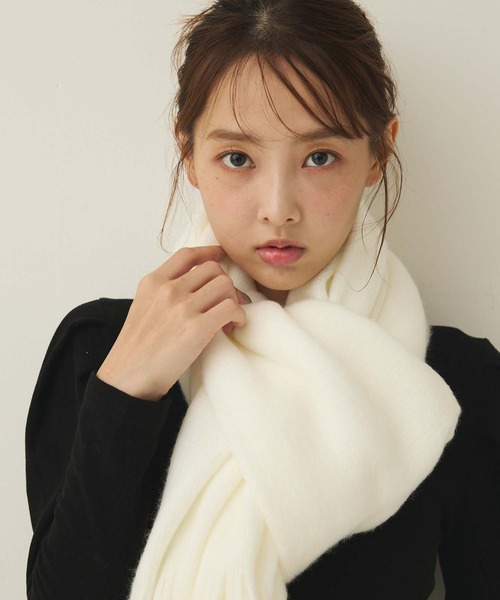 fifth（フィフス）の「ミンクタッチもっちりストール（マフラー・レディース・ホワイト/チャコールグレー/ブルー/イエロー・FREE）」の8枚目の写真