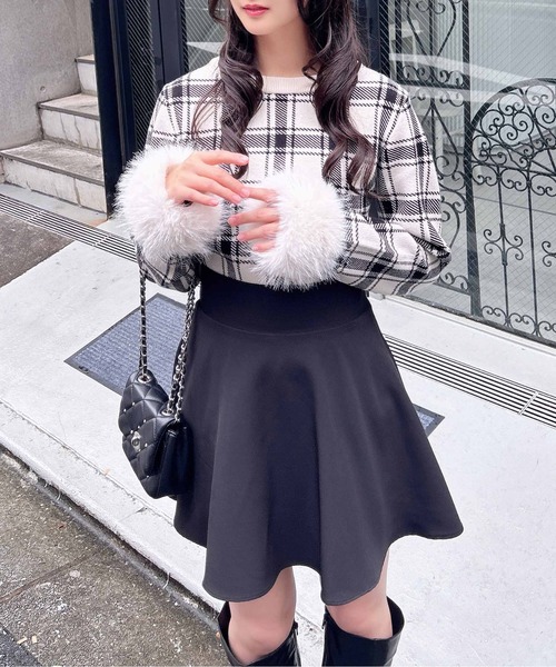 INGNI(イング)の「チェック柄ジャガード袖口ファーニット(ニット/セーター・レディース・オフホワイト/ブラック・M)」の3枚目の写真