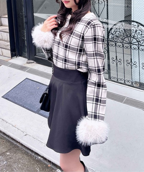 INGNI(イング)の「チェック柄ジャガード袖口ファーニット(ニット/セーター・レディース・オフホワイト/ブラック・M)」の5枚目の写真