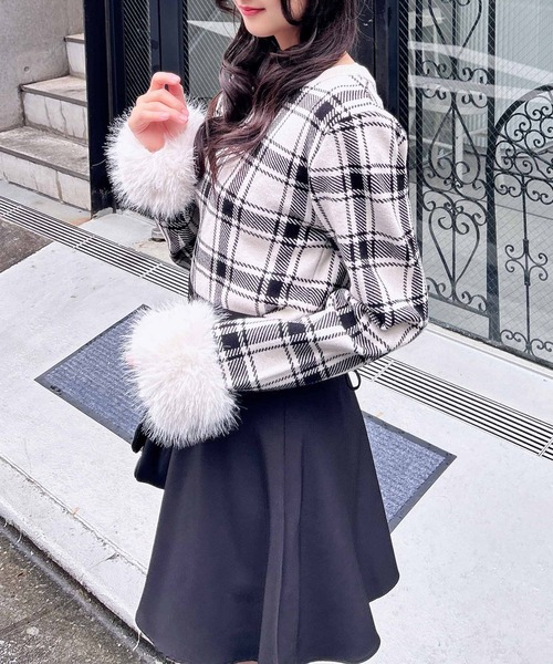 INGNI(イング)の「チェック柄ジャガード袖口ファーニット(ニット/セーター・レディース・オフホワイト/ブラック・M)」の6枚目の写真