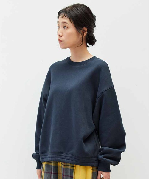 Live in comfort（リブインコンフォート）の「リブ　イン　コンフォート　ラフに着るだけでこなれ見えする　大人専用すそドロストトレーナー（スウェット・レディース・チャコールグレー/グレイッシュベージュ/アイボリー/パープル/グリーン・M/L/LL/3L/S/4L）」の3枚目の写真