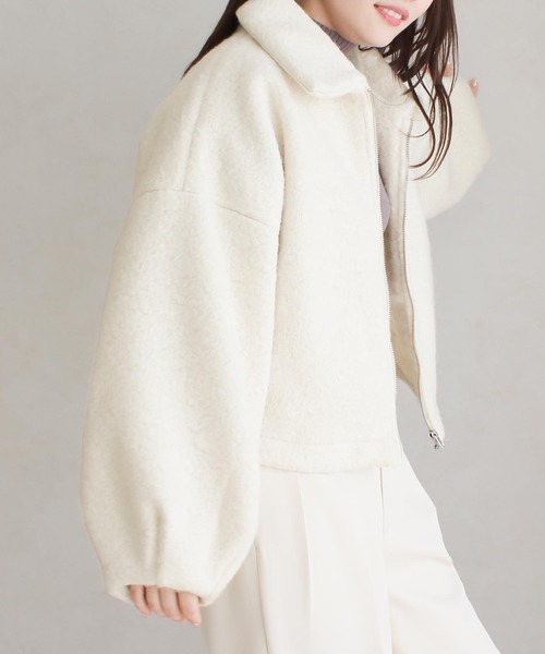 Social GIRL(ソーシャルガール)の「ボリューム袖 シープボア ショートブルゾン ボアジャケット ステンカラーコート(ブルゾン・レディース・チャコールグレー/ブラック/アイボリー/グレイッシュベージュ・M)」の1枚目の写真