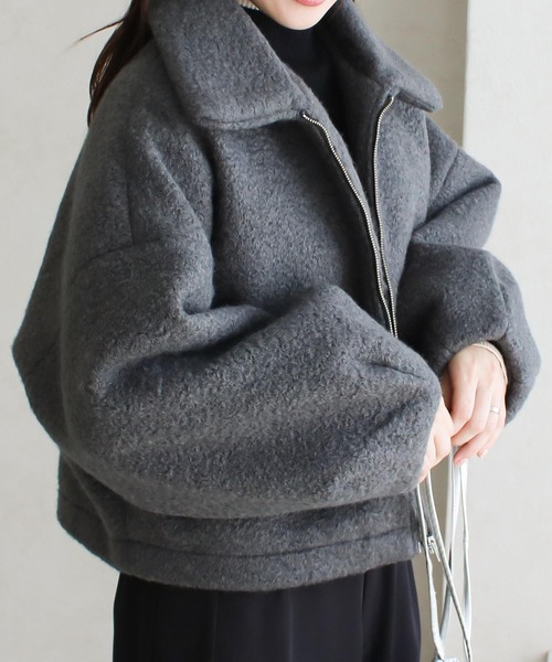 Social GIRL(ソーシャルガール)の「ボリューム袖 シープボア ショートブルゾン ボアジャケット ステンカラーコート(ブルゾン・レディース・チャコールグレー/ブラック/アイボリー/グレイッシュベージュ・M)」の6枚目の写真