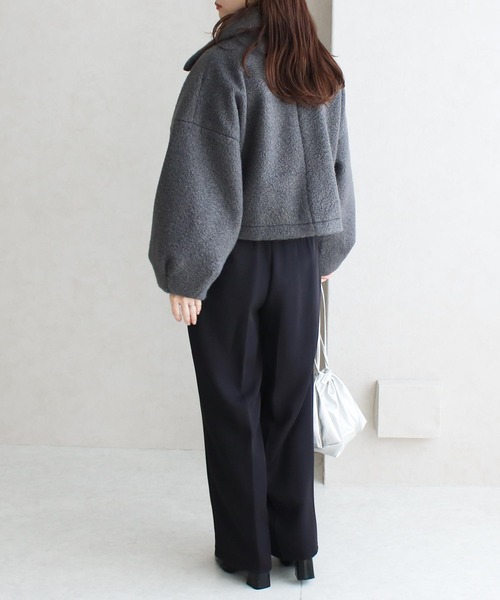 Social GIRL(ソーシャルガール)の「ボリューム袖 シープボア ショートブルゾン ボアジャケット ステンカラーコート(ブルゾン・レディース・チャコールグレー/ブラック/アイボリー/グレイッシュベージュ・M)」の7枚目の写真