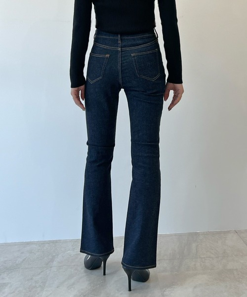 Futier land（フューティアランド）の「美脚フレアデニムパンツ（デニムパンツ・レディース・ブラック/ネイビー・マルチサイズ）」の4枚目の写真