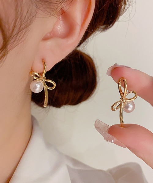 blackdia ocean(ブラックダイヤオーシャン)の「blackdia ocean ニュアンスリボン パールピアス(ピアス(両耳用)・レディース・シルバー/ゴールド・FREE)」の4枚目の写真