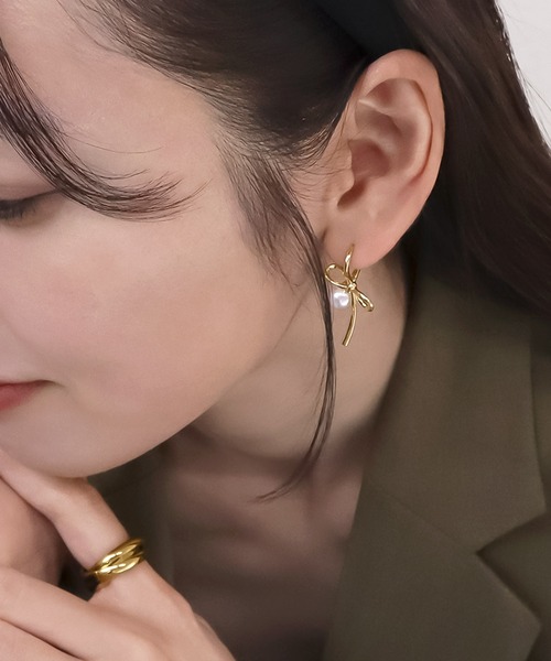blackdia ocean(ブラックダイヤオーシャン)の「blackdia ocean ニュアンスリボン パールピアス(ピアス(両耳用)・レディース・シルバー/ゴールド・FREE)」の8枚目の写真