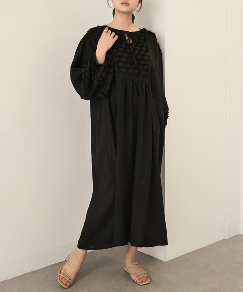 MAGASIN DE MODE Chou Chou(マガジンデモードシュシュ)の「【MAGASIN DE MODE Chou Chou】リネンライクデコルテワンピース trc※(ワンピース・レディース・ブラック/ホワイト/ブルー・FREE)」の4枚目の写真