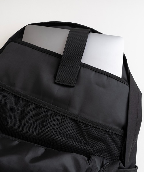 KiU(キウ)の「キウ 大容量ウォータープルーフ デイバックパック 2ND(25L)(バックパック/リュック・メンズ・アニマル/タイガーカモ/レオパード/ベージュ系その他/ブラック・FREE)」の7枚目の写真