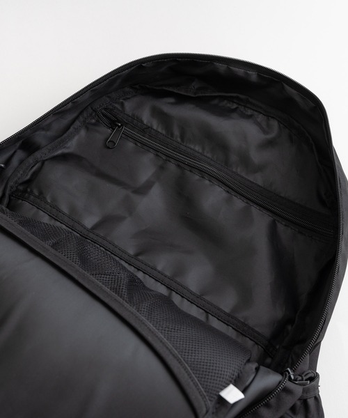 KiU(キウ)の「キウ 大容量ウォータープルーフ デイバックパック 2ND(25L)(バックパック/リュック・メンズ・アニマル/タイガーカモ/レオパード/ベージュ系その他/ブラック・FREE)」の9枚目の写真