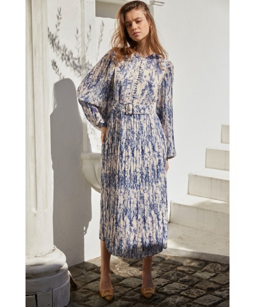 Jane Belted Dress プリーツプリントドレス（ワンピース