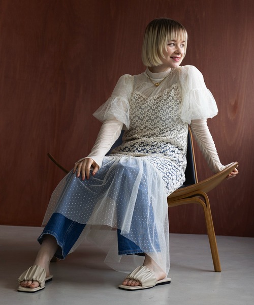 MAISON BREEZE reveur(メゾンブリーズレヴール)の「【MAISON BREEZE reveur】square toe gather sandals ギャザースクエアサンダル(サンダル・レディース・アイボリー/ブラック・L/M/S)」の5枚目の写真