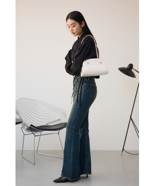 AZUL by moussy(アズールバイマウジー)の「ハーフムーンミニトートバッグ(ハンドバッグ・レディース・アイボリー/ブラック・FREE)」の4枚目の写真