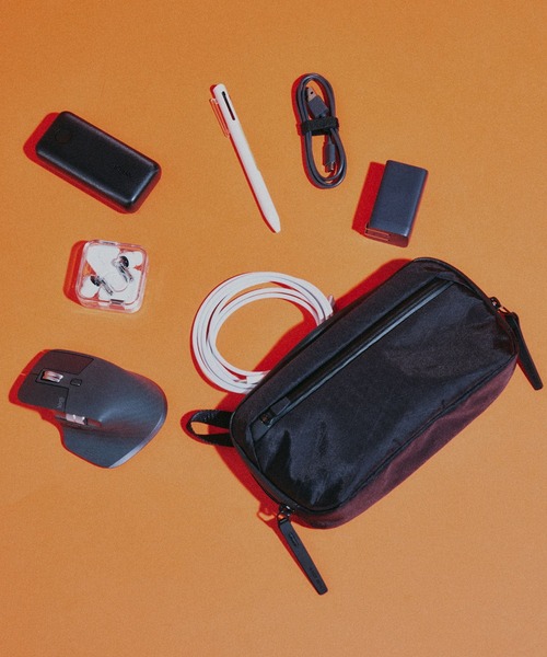 Aer（エアー）の「Aer Slim Pouch 2 X-PAC エアー スリム ポーチ エックスパック ガジェットケース（ポーチ・メンズ・ブラック・FREE）」の14枚目の写真