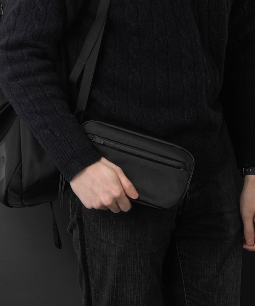 Aer（エアー）の「Aer Slim Pouch 2 X-PAC エアー スリム ポーチ エックスパック ガジェットケース（ポーチ・メンズ・ブラック・FREE）」の16枚目の写真
