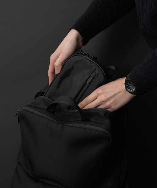 Aer（エアー）の「Aer Slim Pouch 2 X-PAC エアー スリム ポーチ エックスパック ガジェットケース（ポーチ・メンズ・ブラック・FREE）」の17枚目の写真