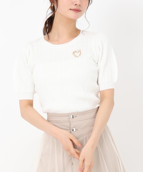 MISCH MASCH(ミッシュマッシュ)の「ブローチ付きケーブルニット(ニット/セーター・レディース・ネイビー/レッド/ホワイト・フリ-)」の2枚目の写真