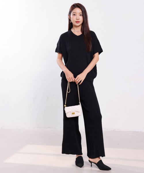 Forcement(フォースメント)の「半袖リブニットセットアップ(セットアップ・レディース・ベージュ/ブラック・ONESIZE)」の3枚目の写真