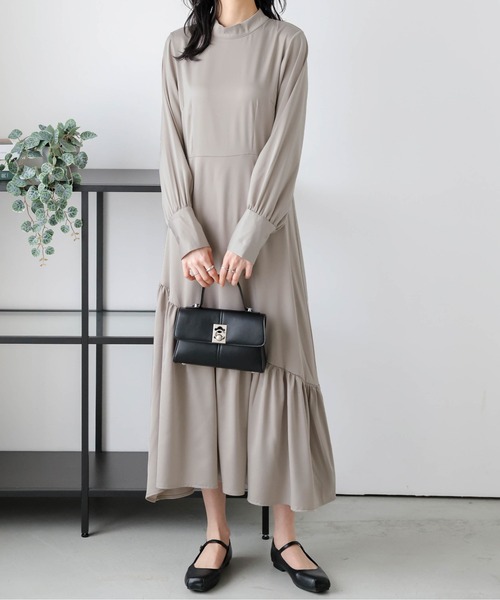 AMELY（エミリー）の「ギャザーフレアワンピース（ワンピース・レディース・オフホワイト/ネイビー/ベージュ・M/L）」の2枚目の写真