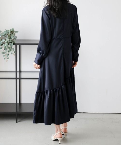 AMELY（エミリー）の「ギャザーフレアワンピース（ワンピース・レディース・オフホワイト/ネイビー/ベージュ・M/L）」の4枚目の写真