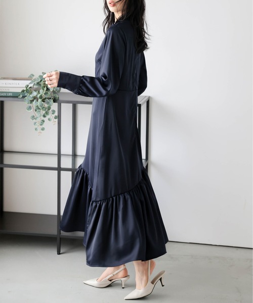 AMELY（エミリー）の「ギャザーフレアワンピース（ワンピース・レディース・オフホワイト/ネイビー/ベージュ・M/L）」の6枚目の写真