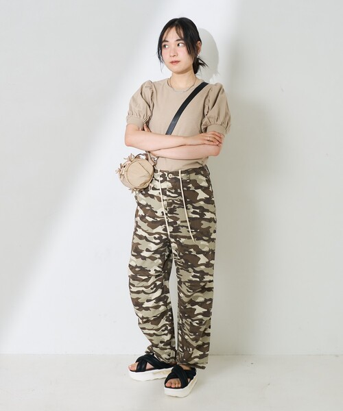 FREAK'S STORE(フリークスストア)の「ワンウォッシュ カモ柄パンツ/迷彩ワイドパンツ/カモ柄ダーツ入りパンツ(その他パンツ・レディース・オリーブ/ベージュ・フリ-)」の5枚目の写真