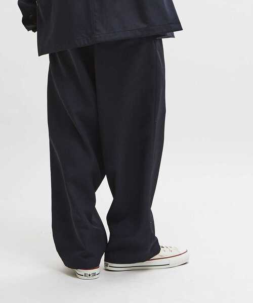 CONVERSE TOKYO(コンバーストウキョウ)の「MACARON CALZE RELAXED FIT SLACKS(スラックス・レディース・ネイビー/チャコールグレー/ベージュ・SMALL/MEDIUM)」の9枚目の写真