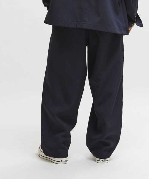 CONVERSE TOKYO(コンバーストウキョウ)の「MACARON CALZE RELAXED FIT SLACKS(スラックス・レディース・ネイビー/チャコールグレー/ベージュ・SMALL/MEDIUM)」の10枚目の写真