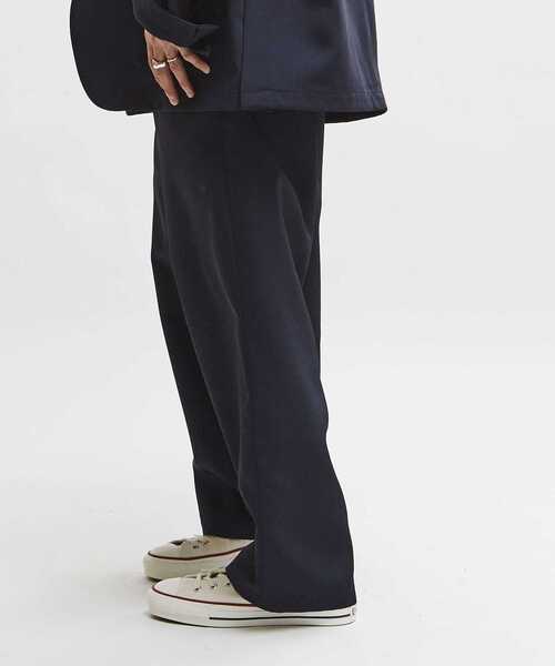 CONVERSE TOKYO(コンバーストウキョウ)の「MACARON CALZE RELAXED FIT SLACKS(スラックス・レディース・ネイビー/チャコールグレー/ベージュ・SMALL/MEDIUM)」の12枚目の写真
