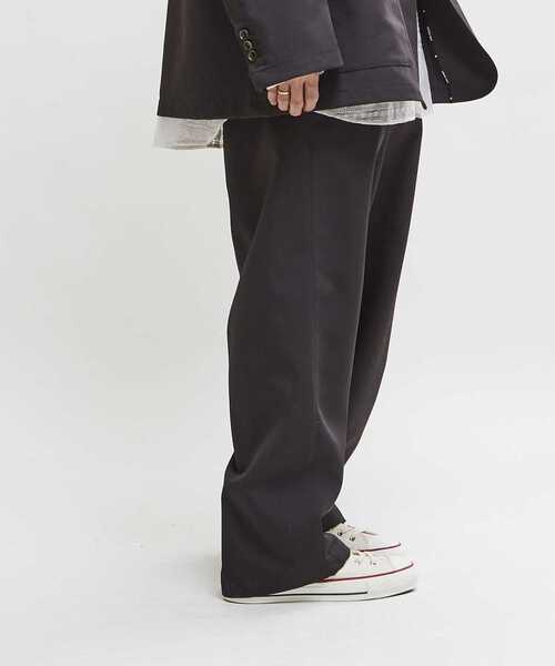 CONVERSE TOKYO(コンバーストウキョウ)の「MACARON CALZE RELAXED FIT SLACKS(スラックス・レディース・ネイビー/チャコールグレー/ベージュ・SMALL/MEDIUM)」の19枚目の写真