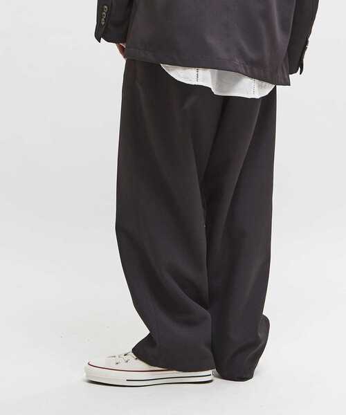 CONVERSE TOKYO(コンバーストウキョウ)の「MACARON CALZE RELAXED FIT SLACKS(スラックス・レディース・ネイビー/チャコールグレー/ベージュ・SMALL/MEDIUM)」の22枚目の写真